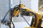 BROKK 100 équipé d'une ponceuse PMP 250